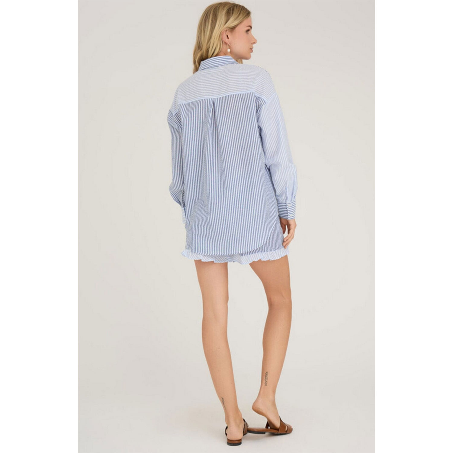 A-View Salvador Shorts in Blau Weiss gestreift von A-View Model hinten