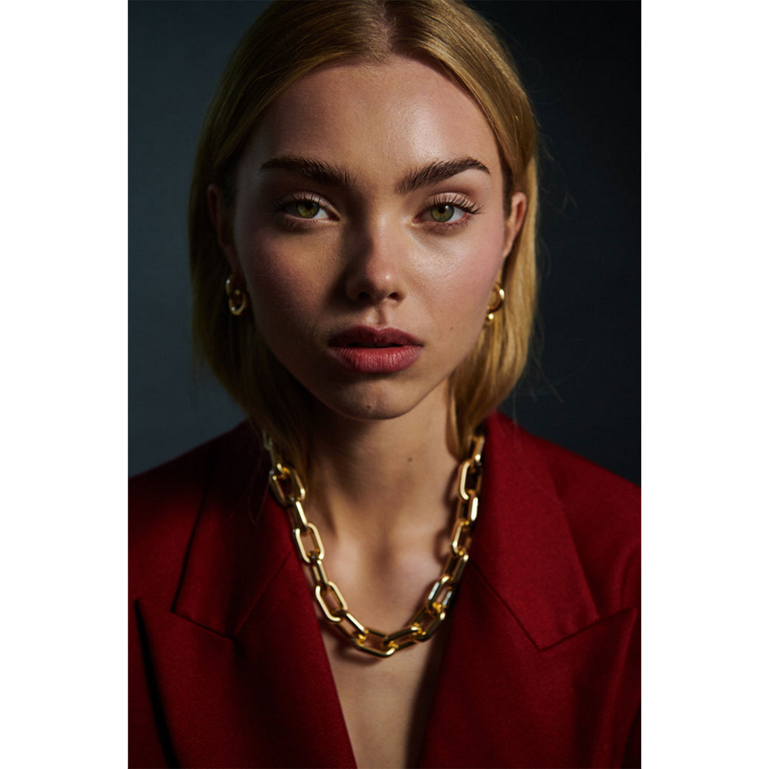 Bow 19 Details Samantha Halskette in Gold von Bow 19 Details. Model vorne