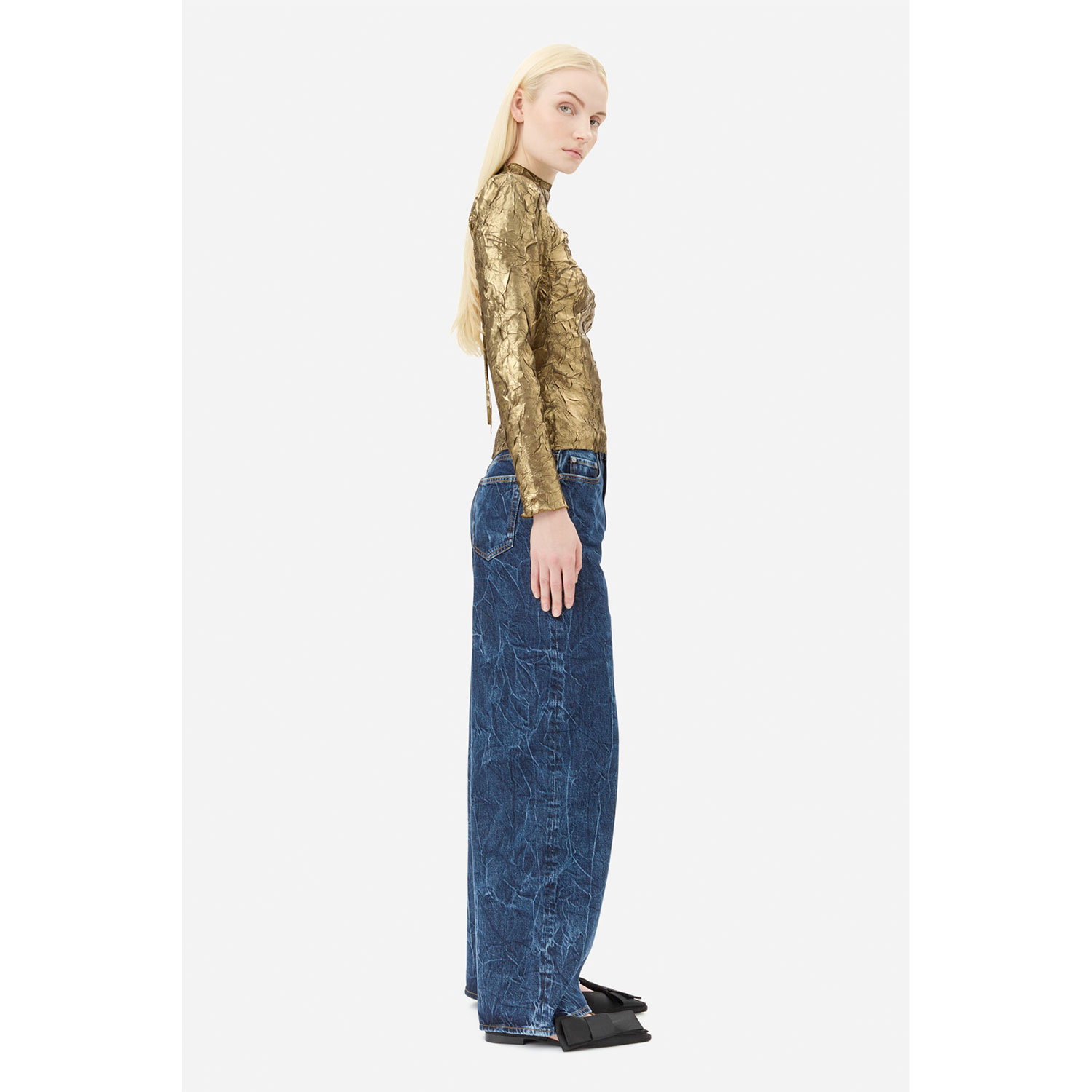 Ganni Shibori Bluse in Gold von Ganni Model Seite