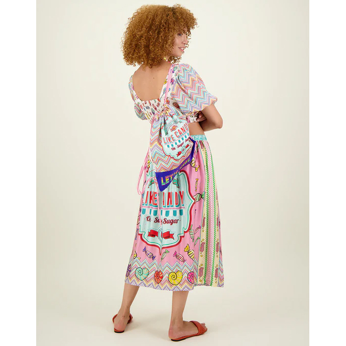 Me369 Sienna Me369 Top mit mehrfarbigem Druck Model hinten