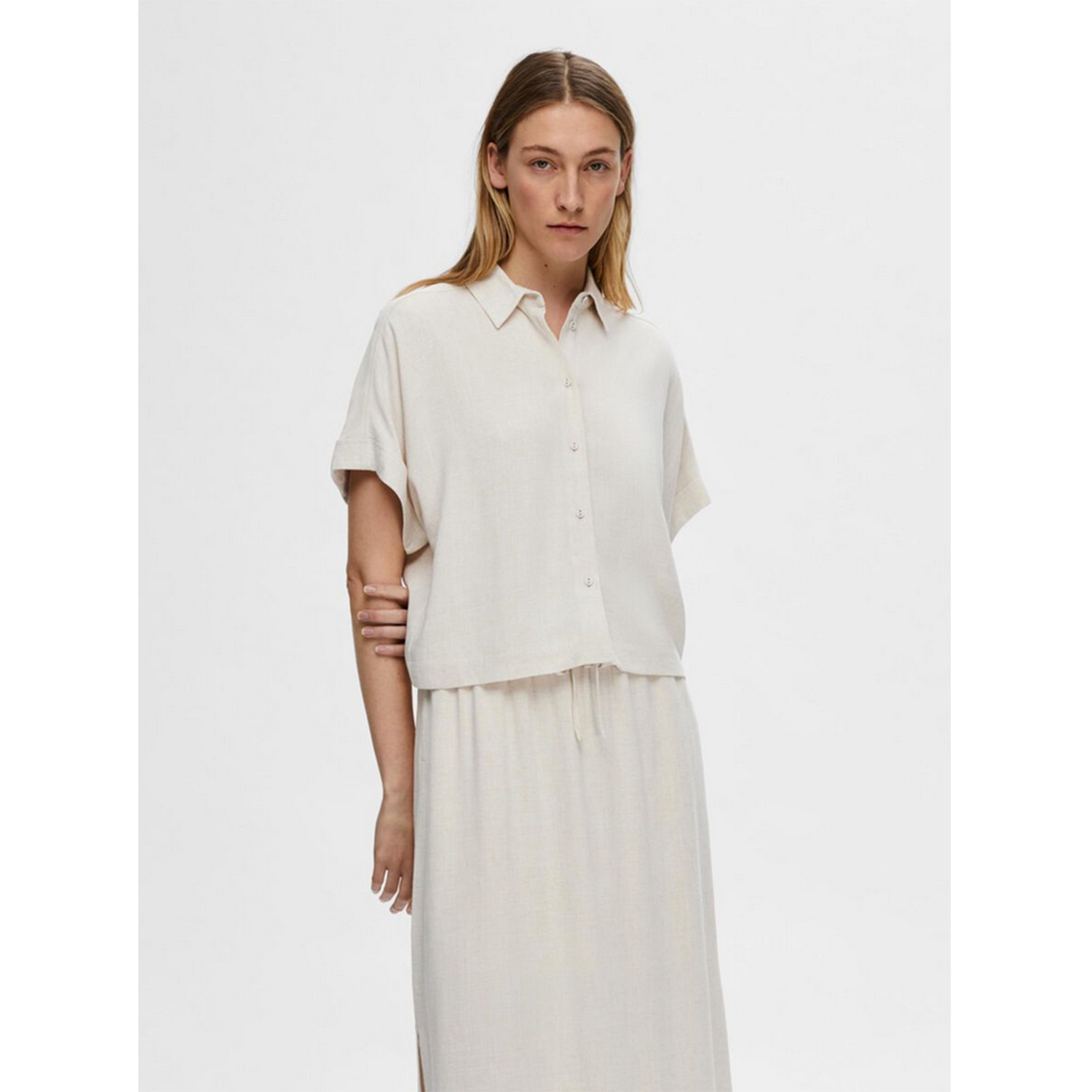 Selected Femme Viva Bluse in Beige von Selected Femme Model vorne