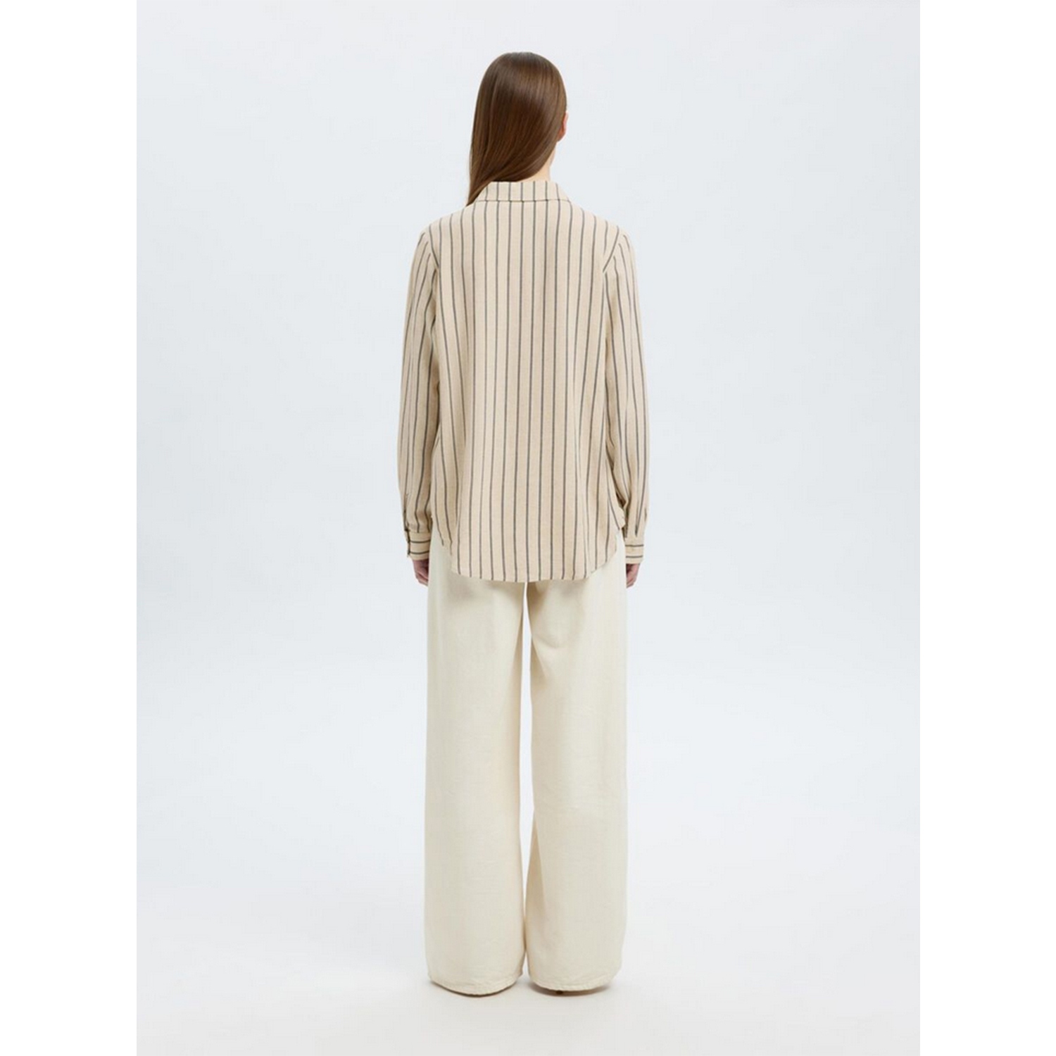 Selected Femme Viva Langarmbluse in Beige gestreift von Selected Femme Model hinten