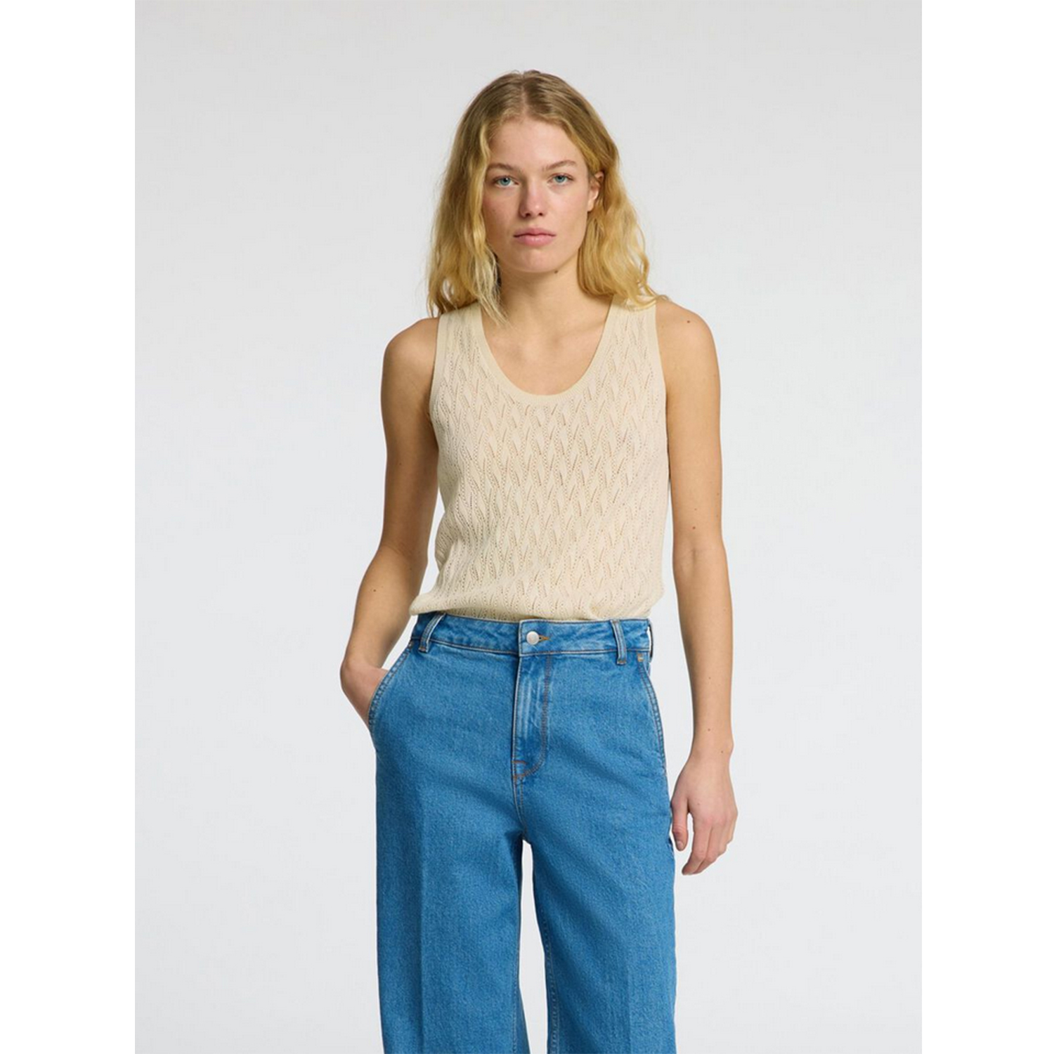 Selected Femme Agny Top in Ecru von Selected Femme Model vorne