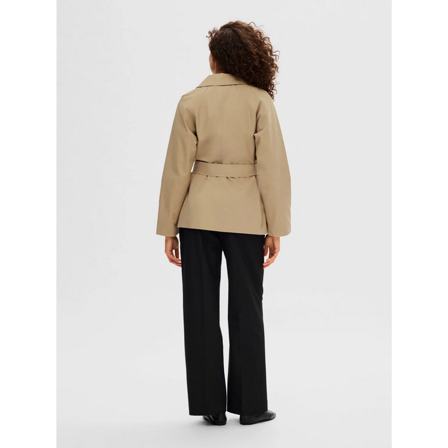 Selected Femme Belinda Selected Femme Jacke Beige Model hinten