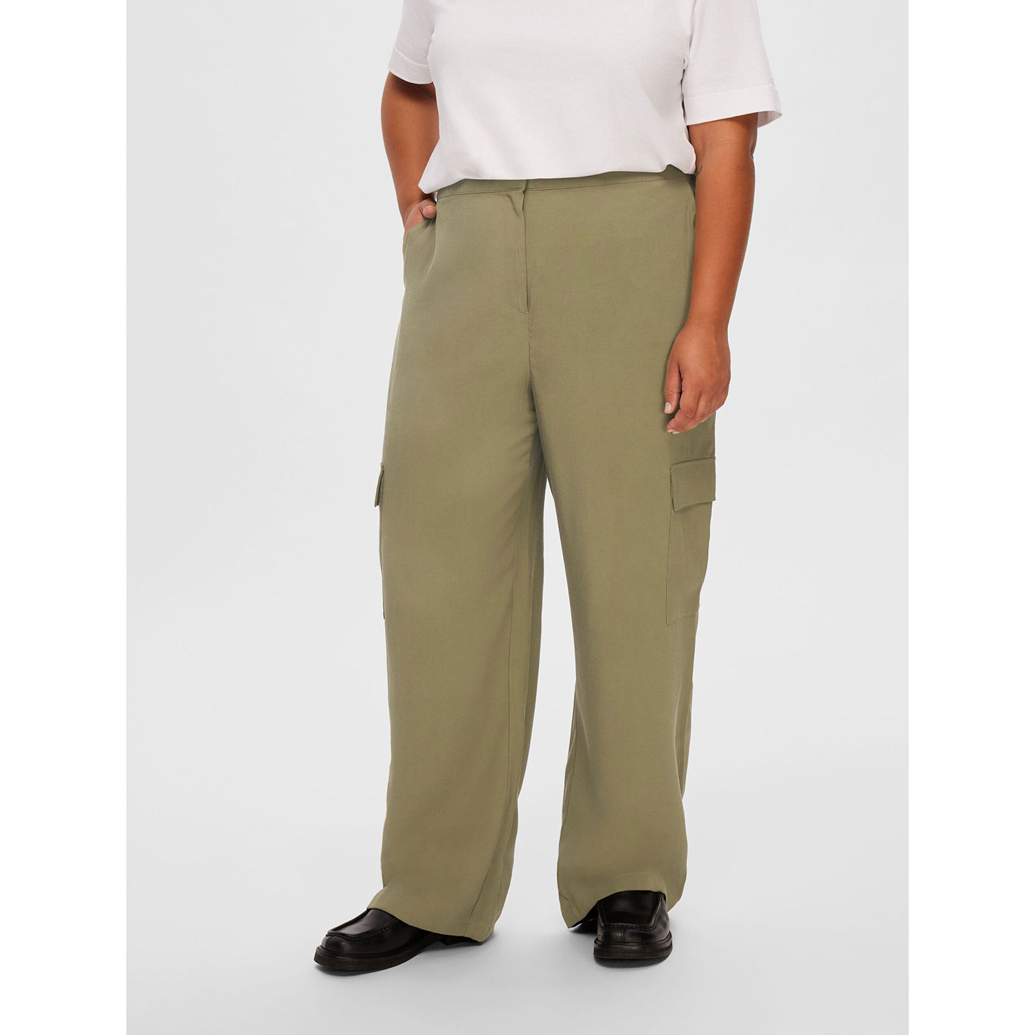 Selected Femme Emberly Selected Femme Hose Grün Model vorne