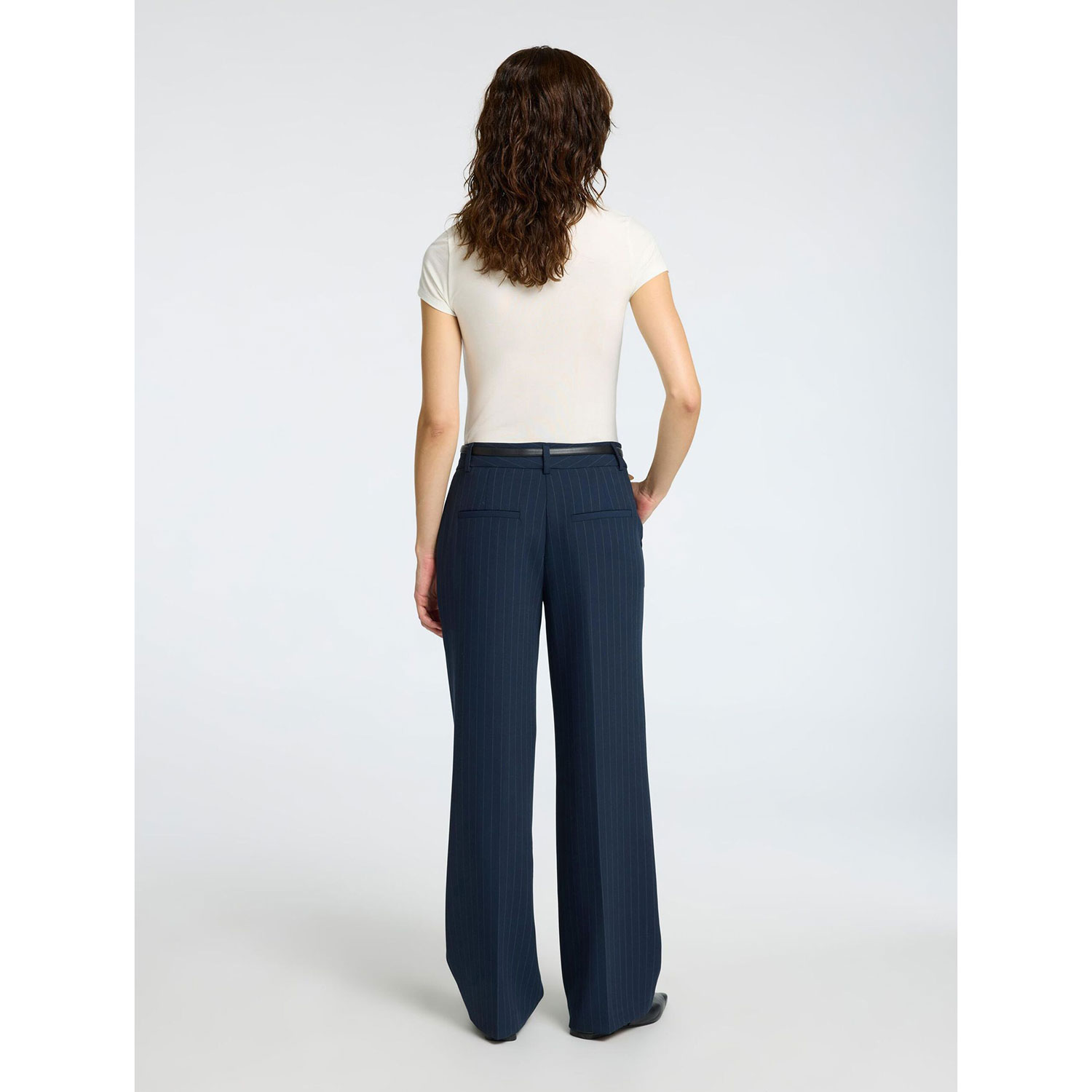 Selected Femme Manja T-Shirt mit Rundhals-Ausschnitt in Ecru von Selected Femme Model hinten