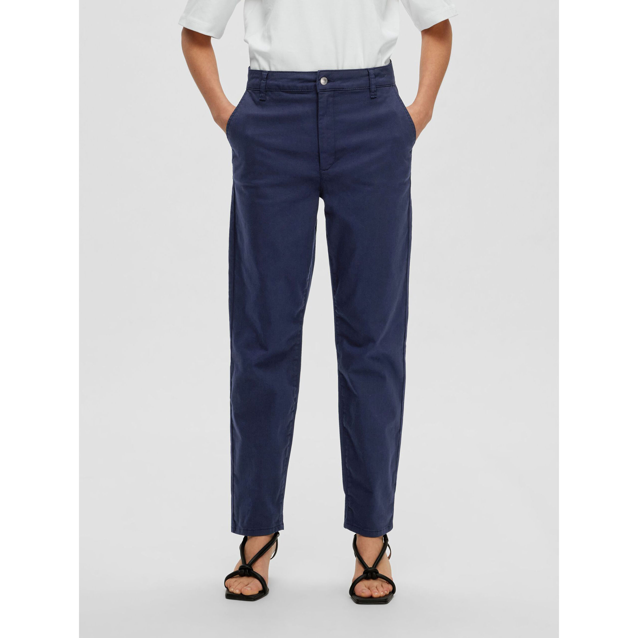 Selected Femme Marina Selected Femme Chinohose Dunkelblau Model vorne