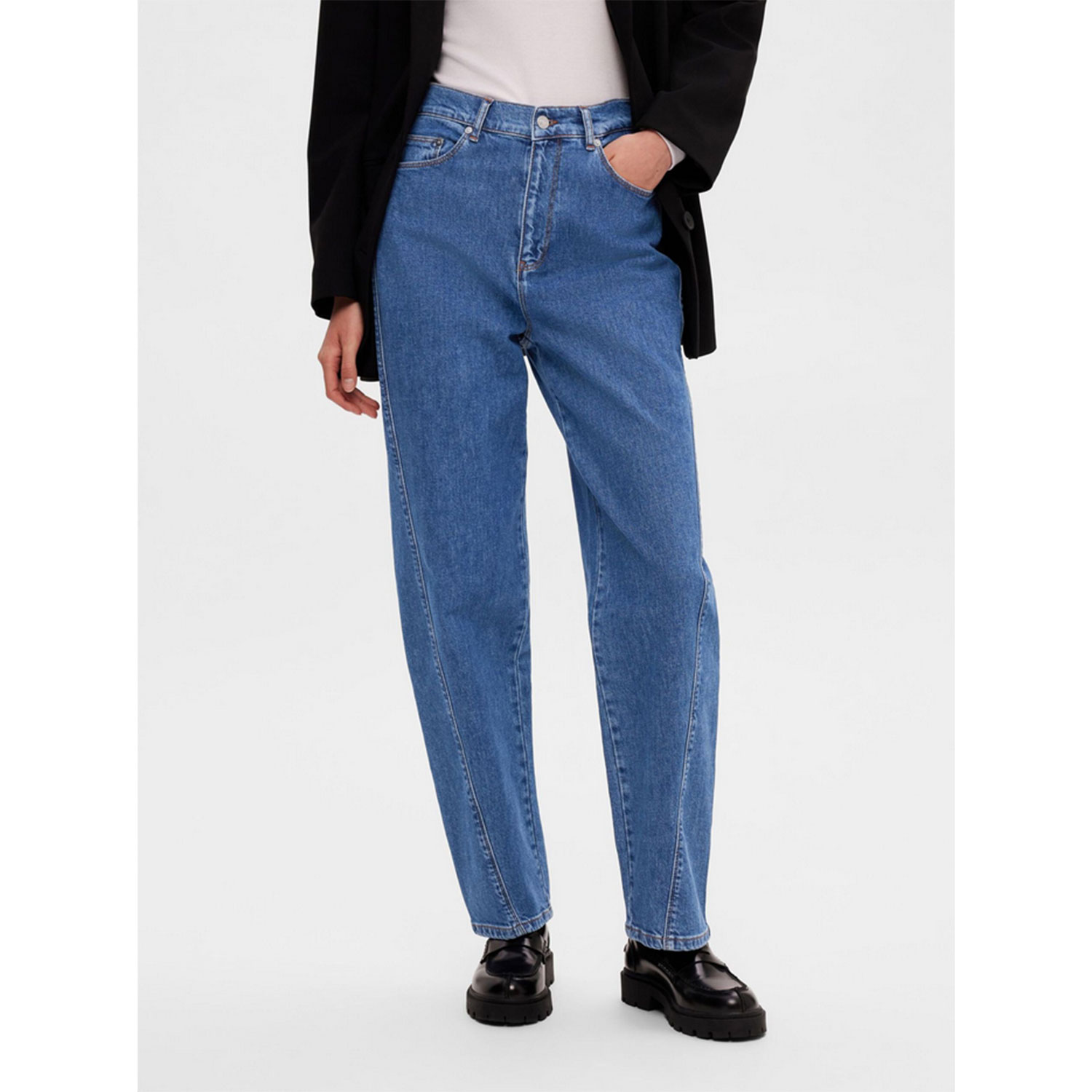 Selected Femme Naomi Selected Femme Jeanshose Blau Model vorne