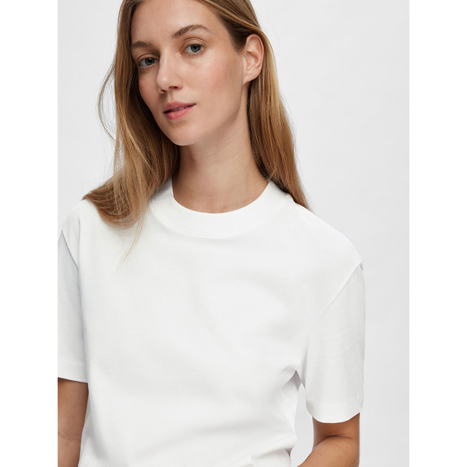 Selected Femme Relax Colwoman T-Shirt mit Rundhals-Ausschnitt in Weiss von Selected Femme Detail