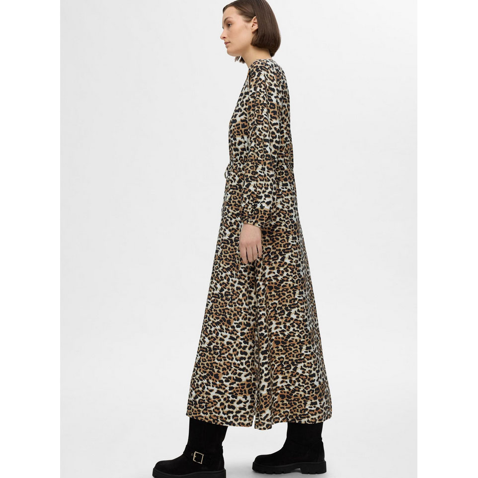 Selected Femme Salli-Damina Selected Femme Kleid mit Leopardendruck Model Seite