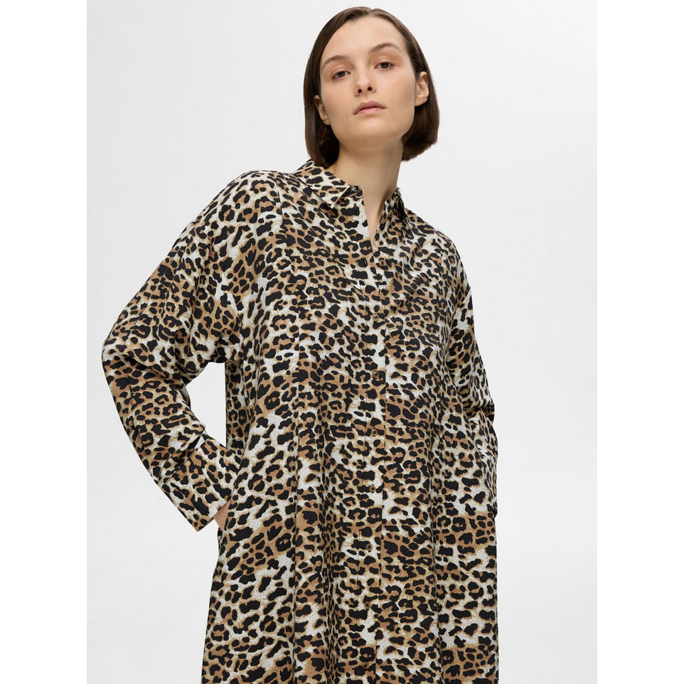 Selected Femme Salli Selected Femme Kleid mit Leopardenmuster Model vorne