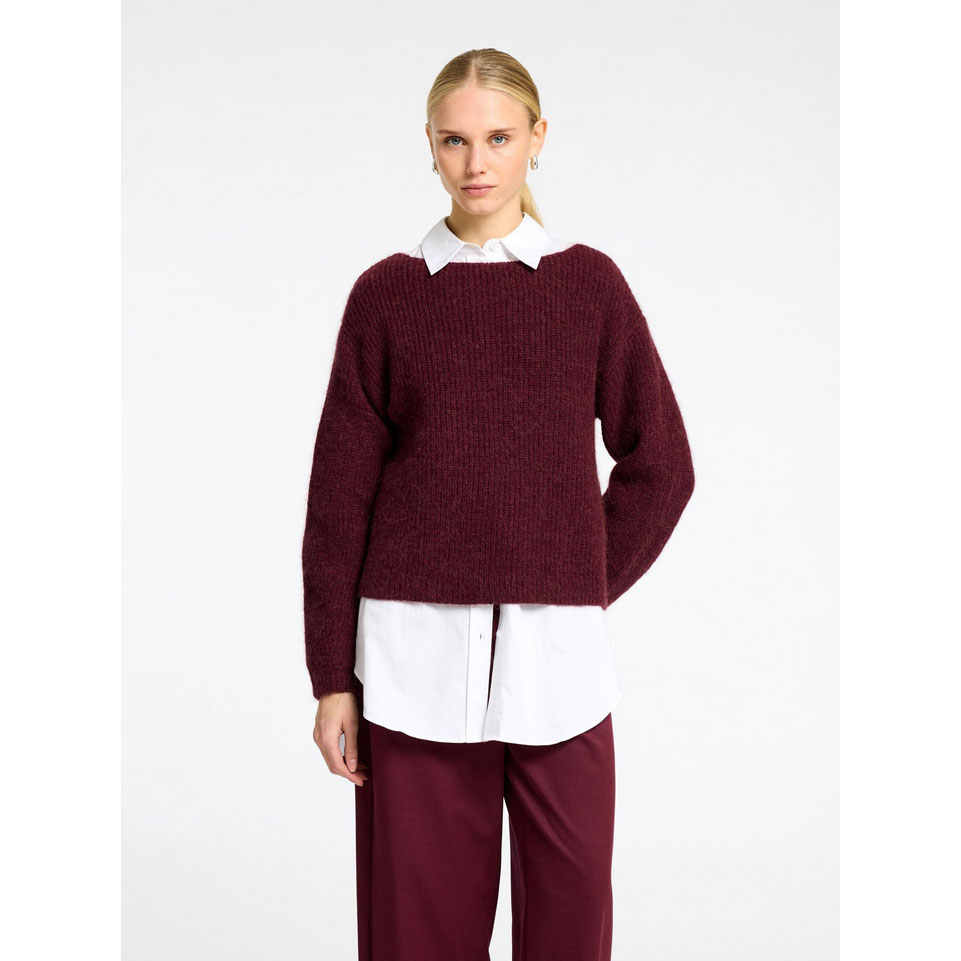 Selected Femme Sine Pullover in Bordeaux von Selected Femme Model vorne