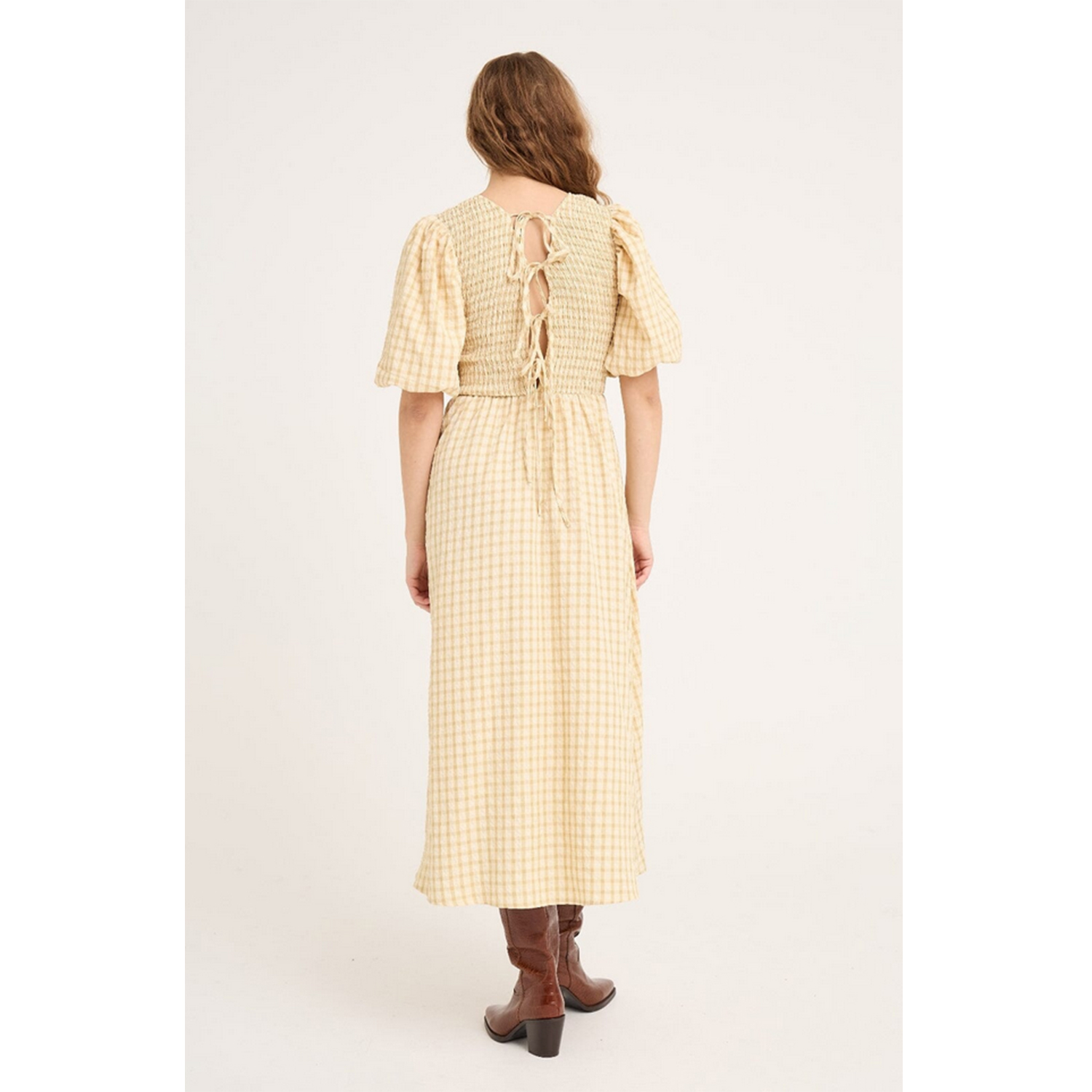 A-View Tabita Kleid in Hellgelb kariert von A-View Model hinten