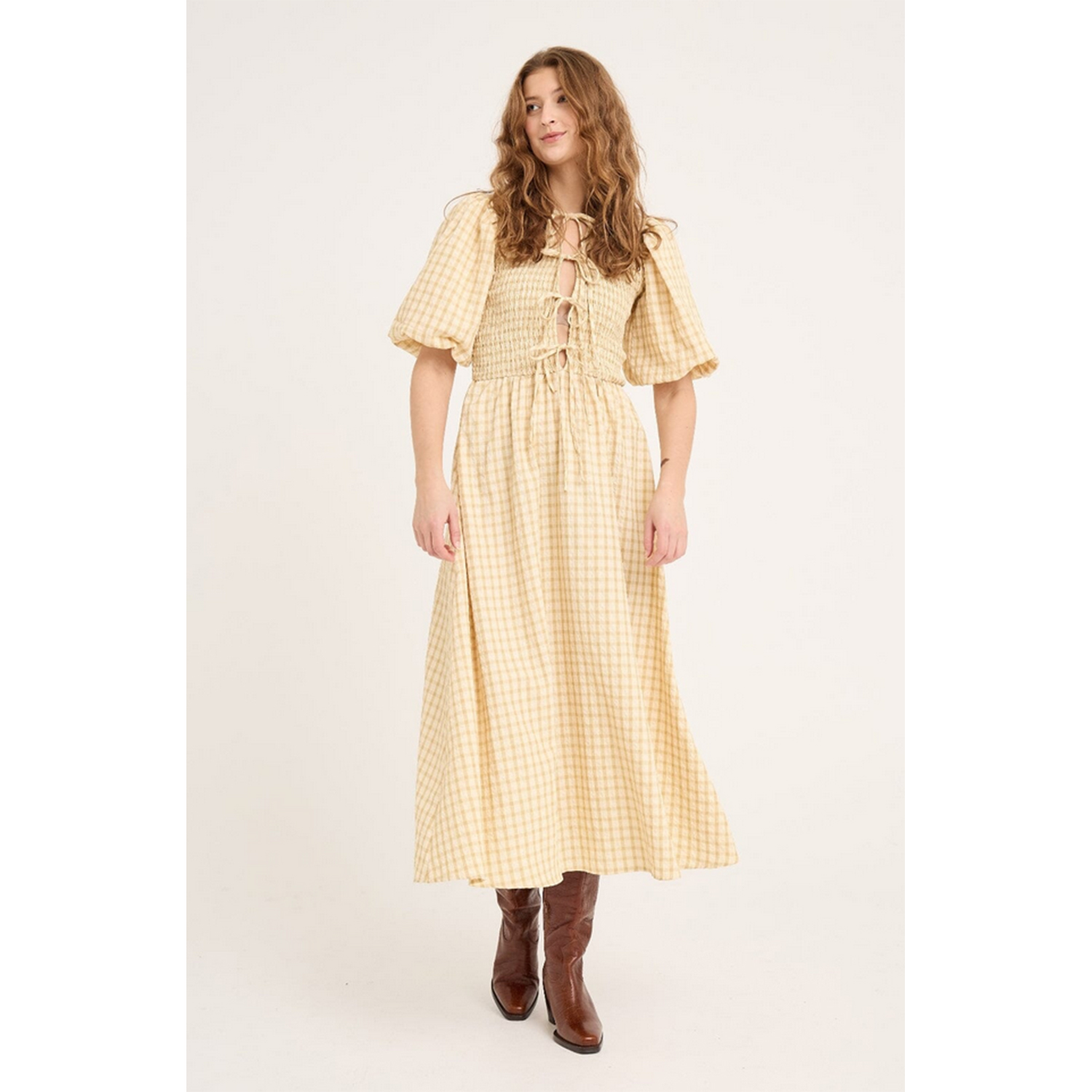 A-View Tabita Kleid in Hellgelb kariert von A-View Model vorne