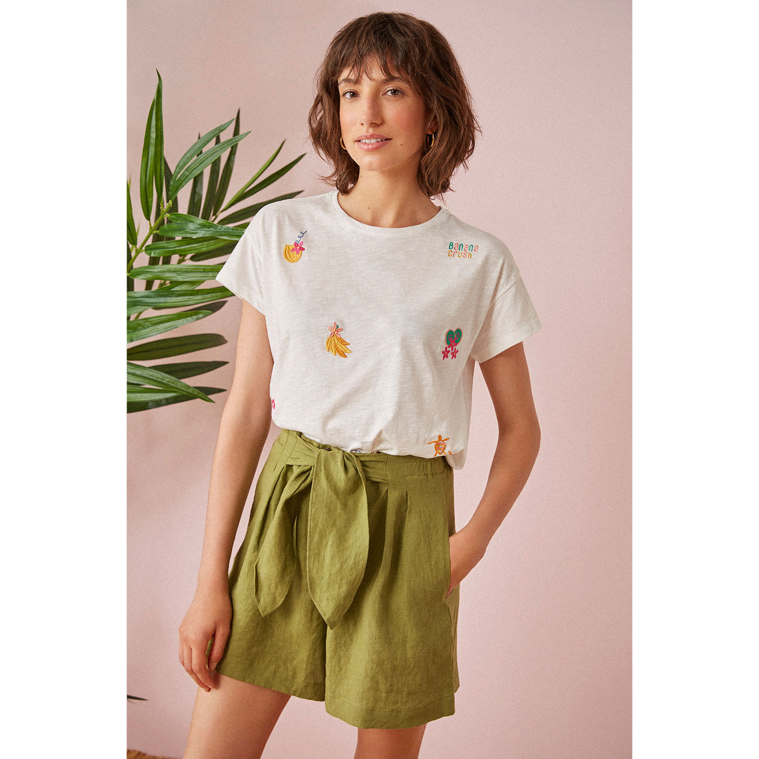 Des Petits Hauts Tang Des Petits Hauts Shorts Grün Model vorne