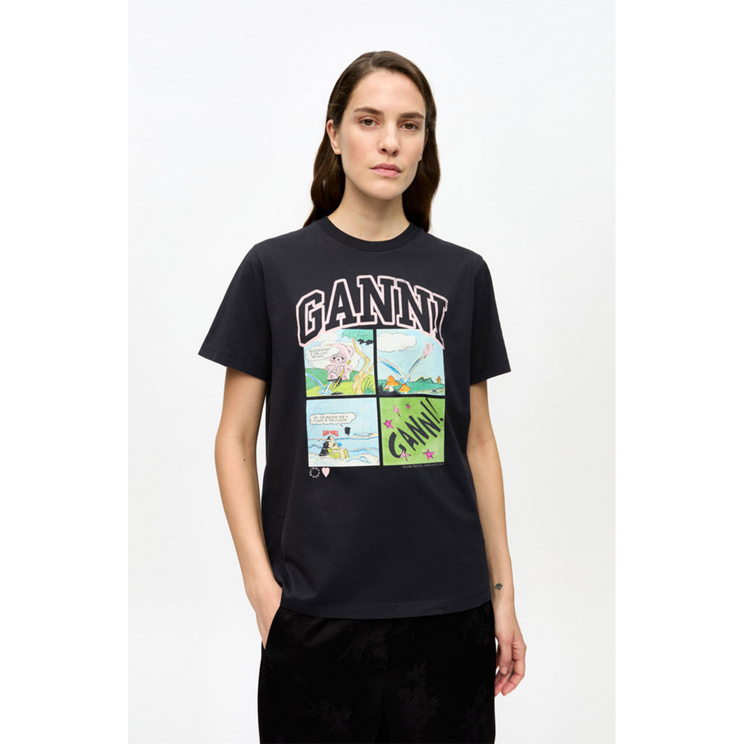Ganni BD Teddy T-Shirt in Schwarz von Ganni Model vorne
