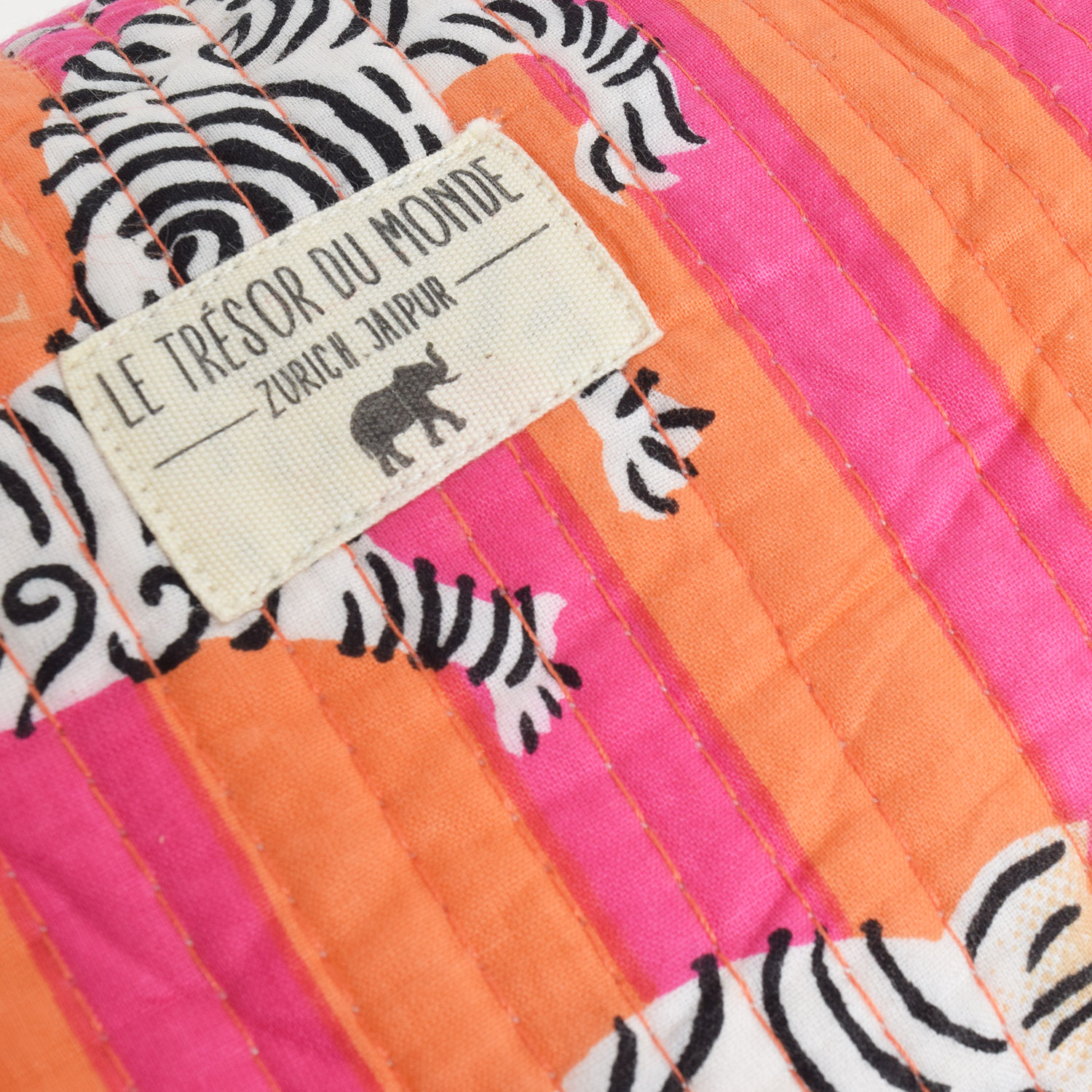 Le Trésor Du Monde Tiger Medium Le Trésor Du Monde Necessaire Pinke Orange Detail