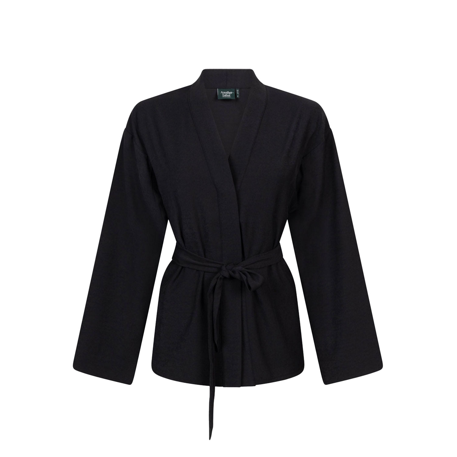 Another Label Tilde Blazer mit Bindegürtel in Schwarz von Another Label. Vorne