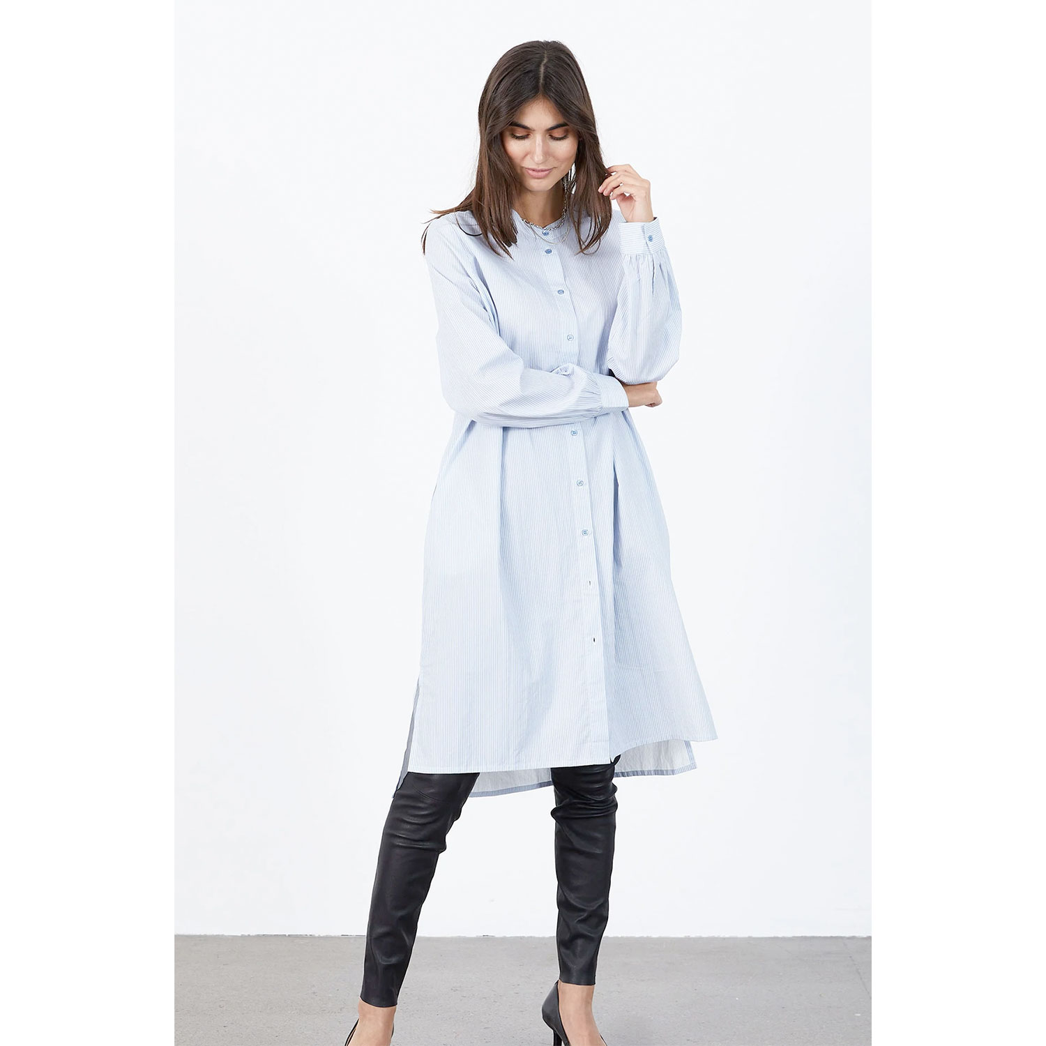 Lolly's Laundry Vega Lollys Laundry Kleid blau Model vorne