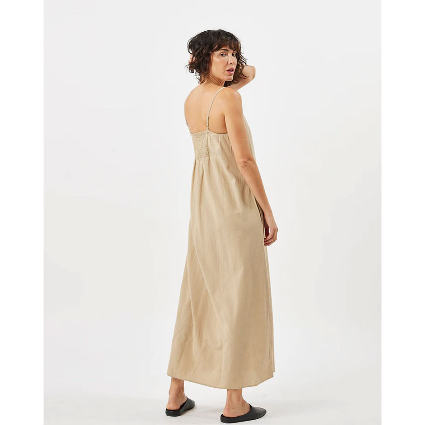 Minimum Vikilino Minimum Kleid Beige Model hinten