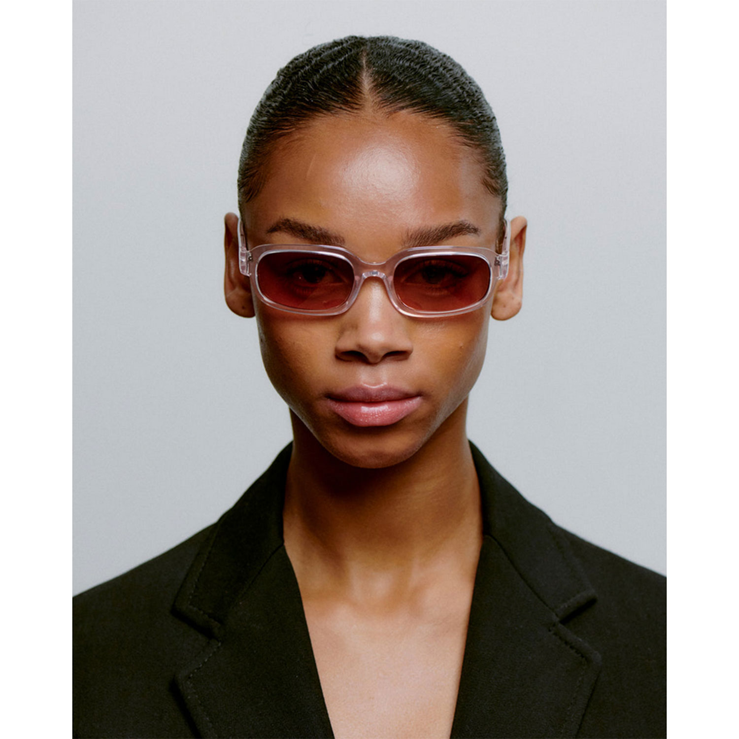 A.Kjaerbede Will Sonnenbrille in Pink von A.Kjaerbede Model vorne