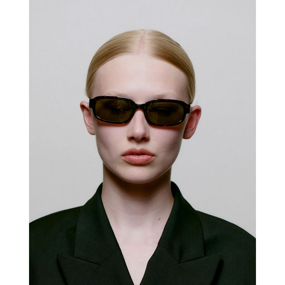 A.Kjaerbede Will A.Kjaerbede Sonnenbrille Braun meliert Model vorne