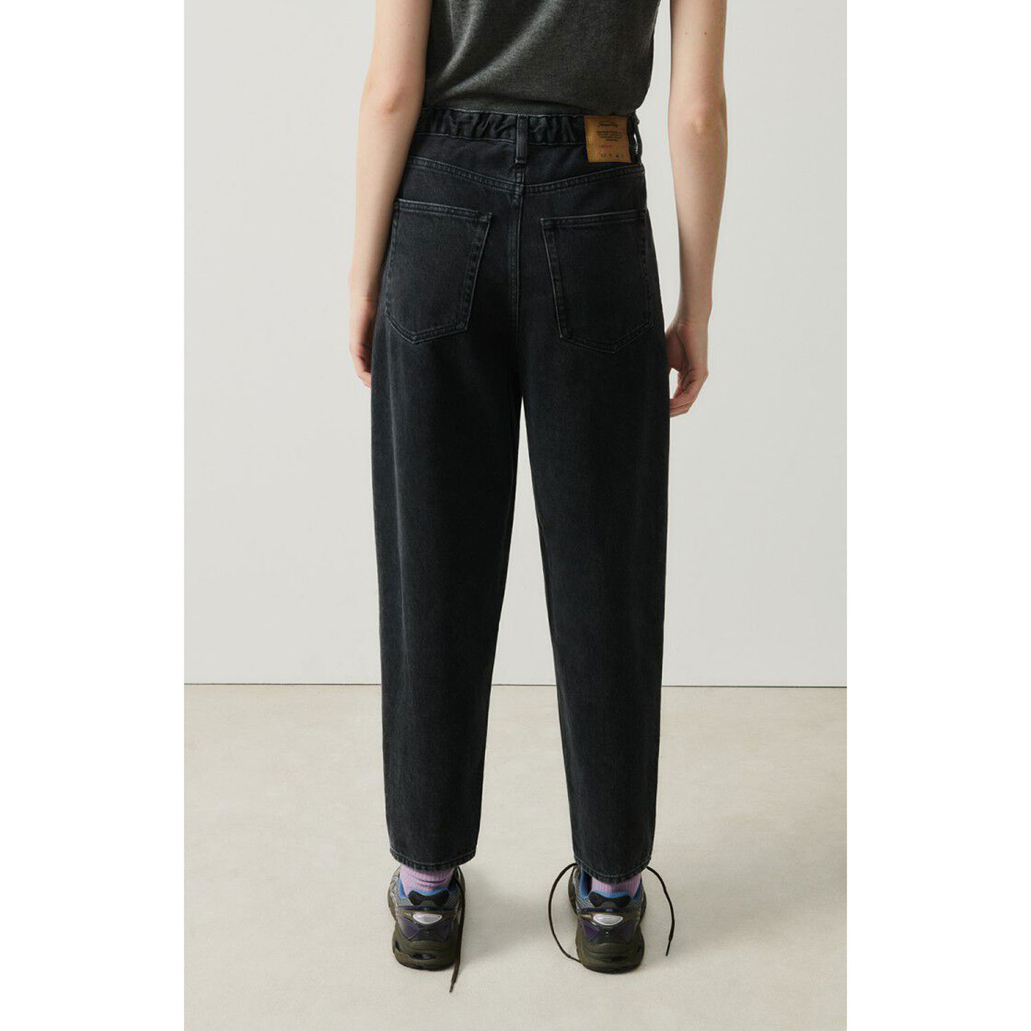 American Vintage Yopday American Vintage Jeans Schwarz Model hinten