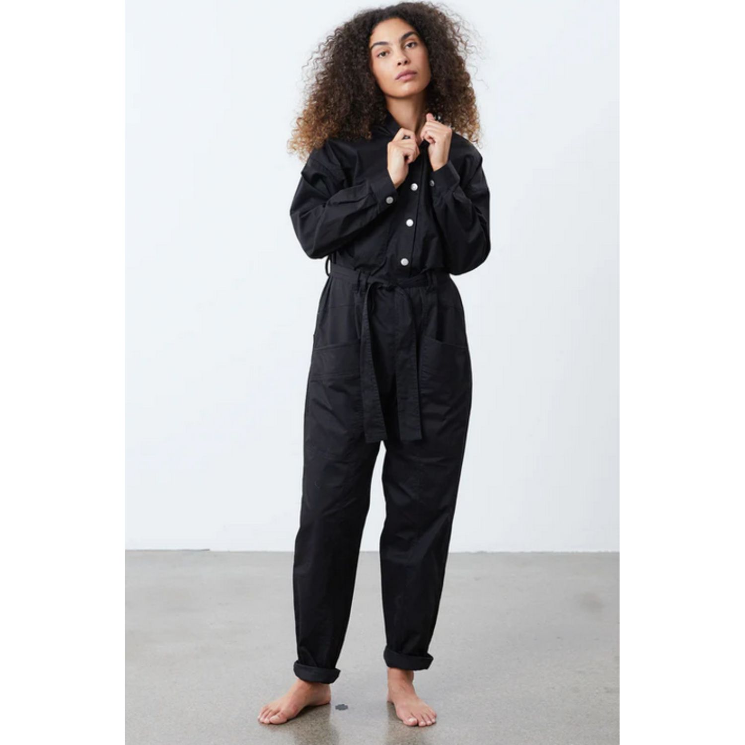 Lolly's Laundry Yuko Jumpsuit Lollys Laundry overall schwarz Model vorne