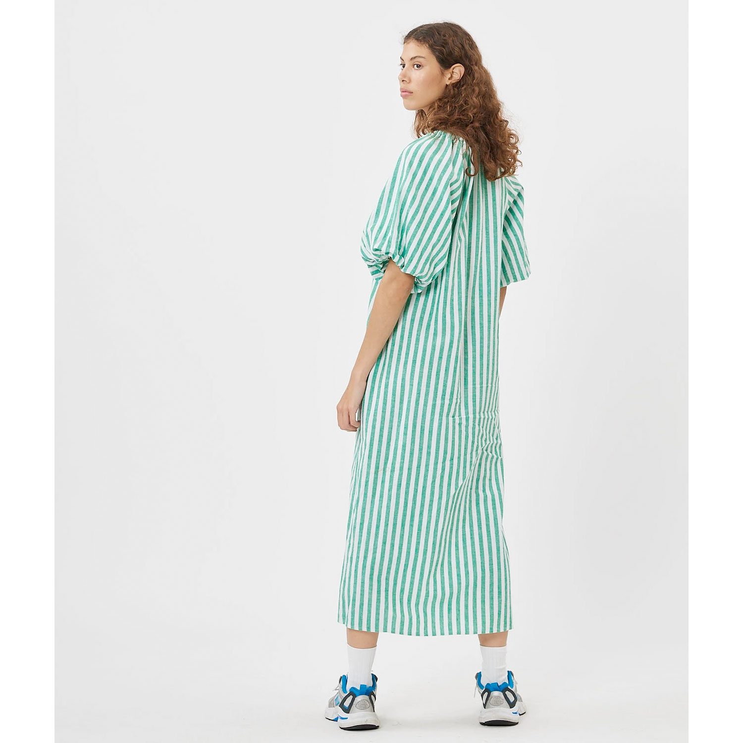 Minimum Zerina Minimum Kleid grün Model hinten